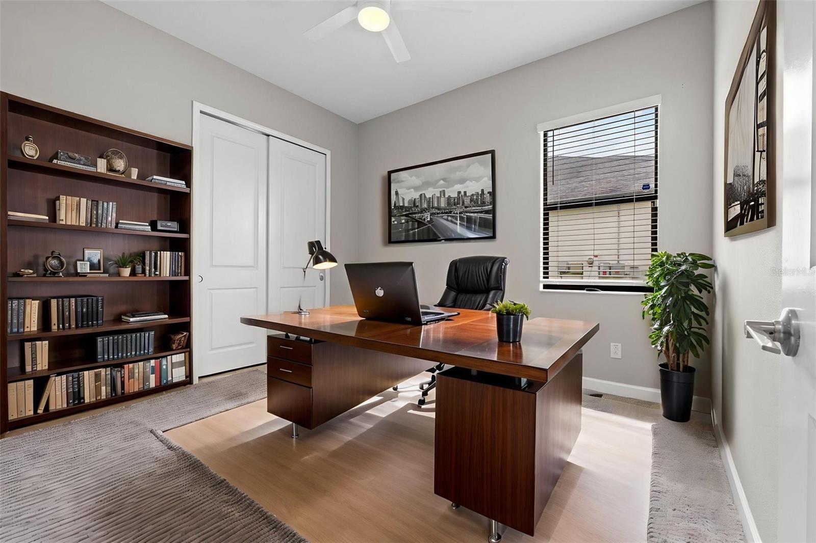 Listing photo id 18 for 2877 Hillard Drive