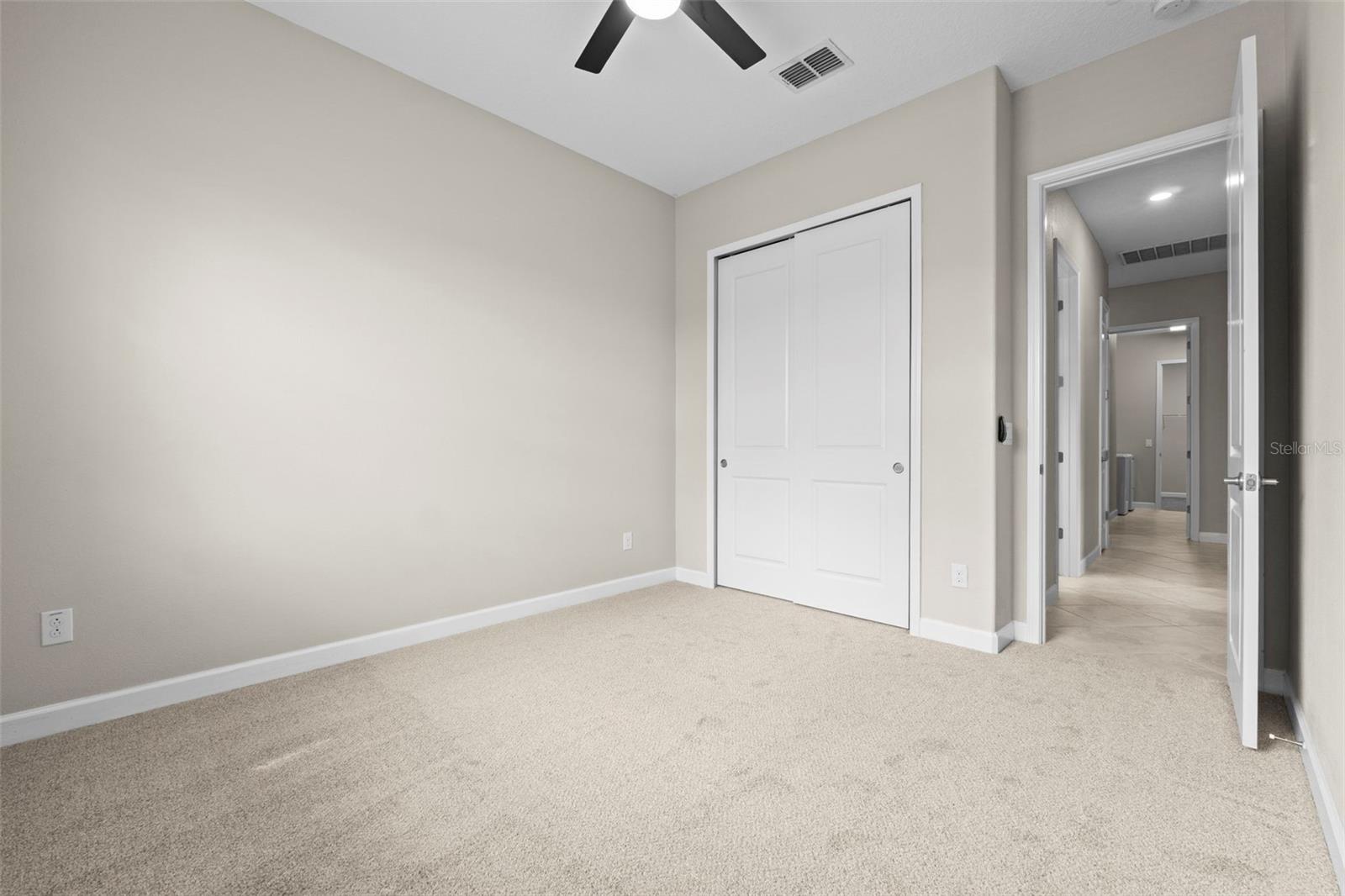 Listing photo id 20 for 2877 Hillard Drive