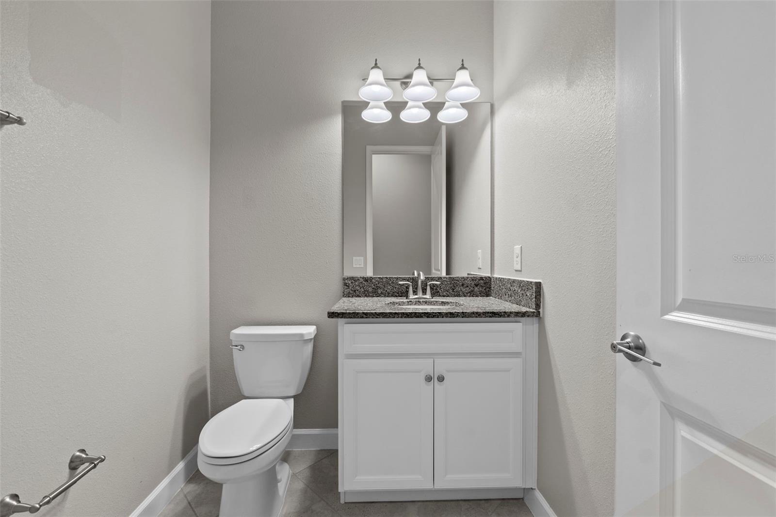 Listing photo id 21 for 2877 Hillard Drive