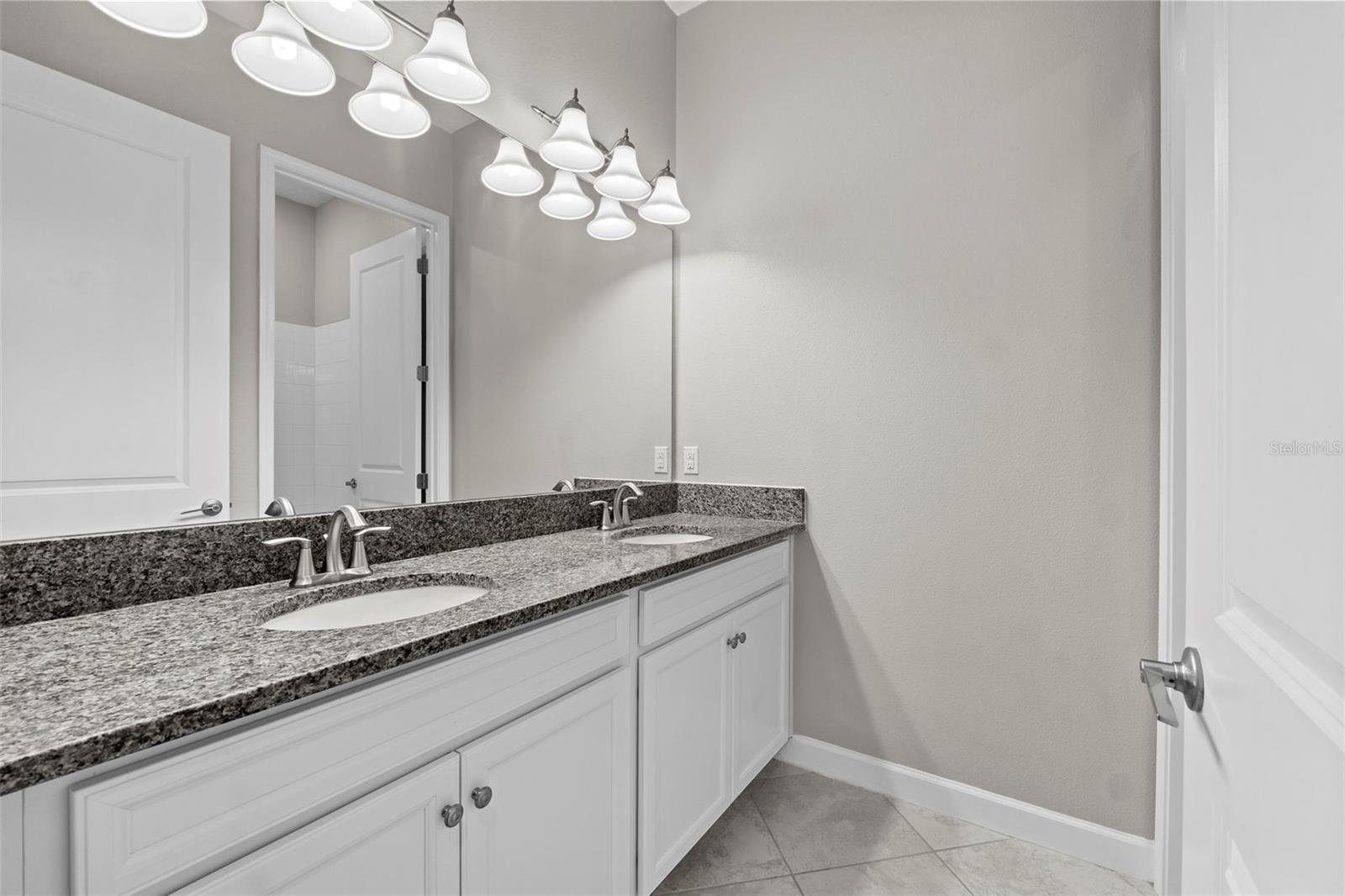 Listing photo id 22 for 2877 Hillard Drive
