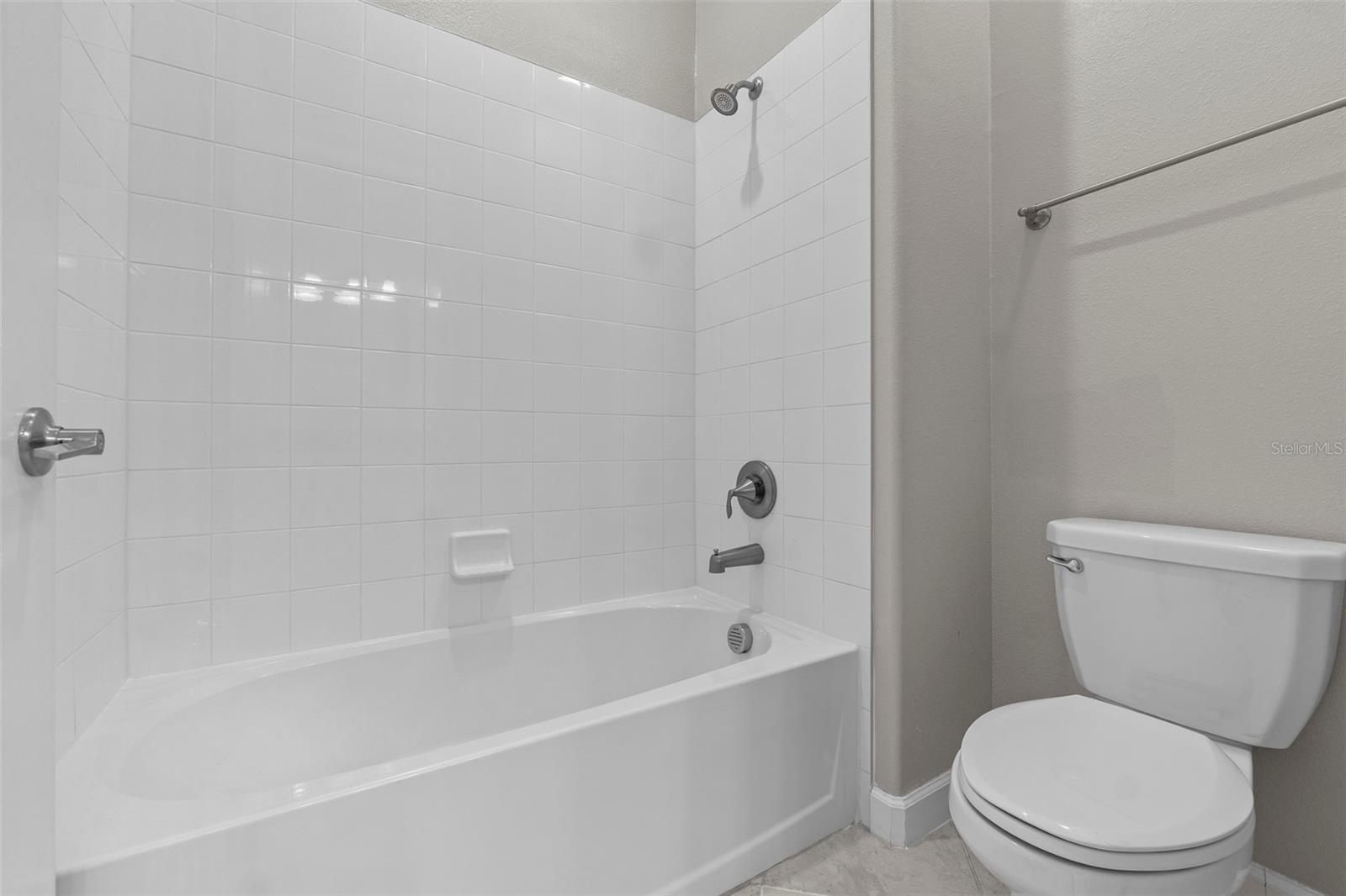 Listing photo id 23 for 2877 Hillard Drive