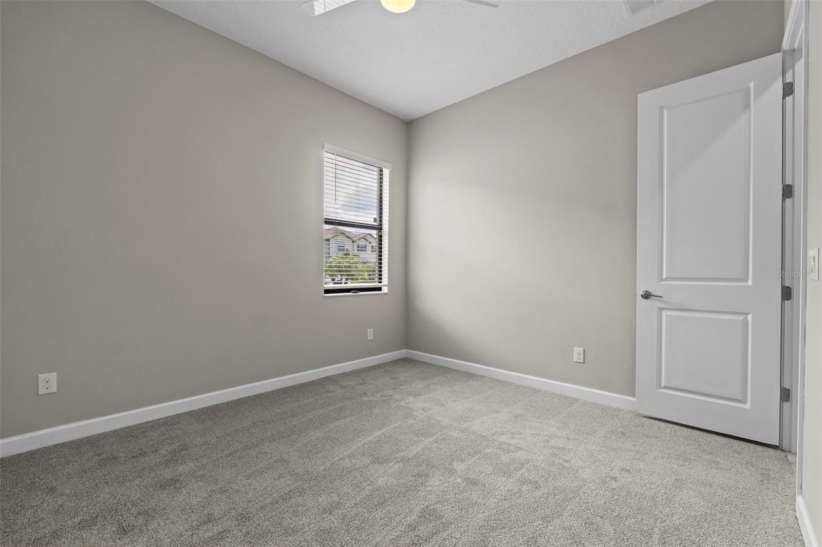 Listing photo id 24 for 2877 Hillard Drive