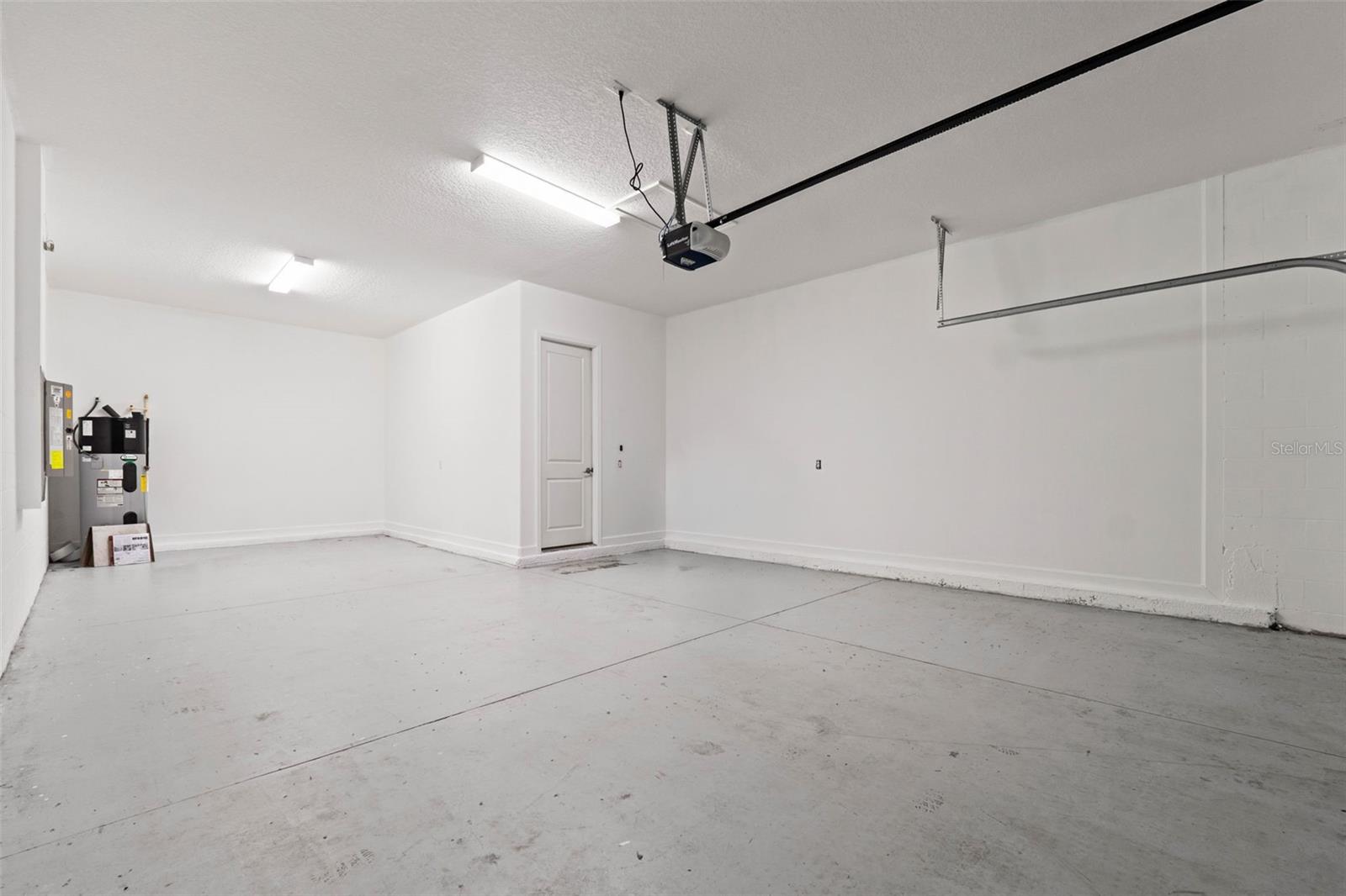 Listing photo id 29 for 2877 Hillard Drive