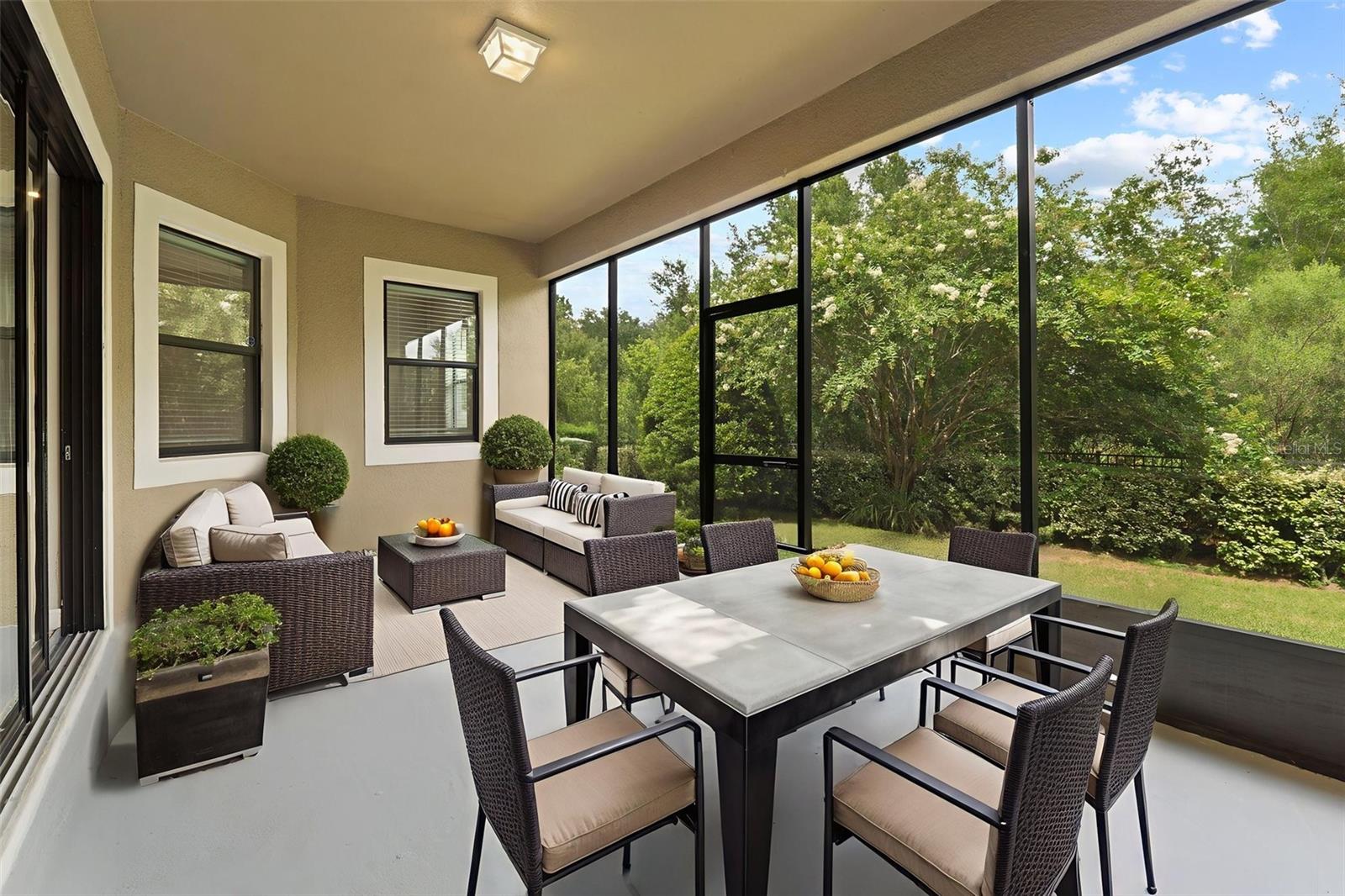 Listing photo id 31 for 2877 Hillard Drive
