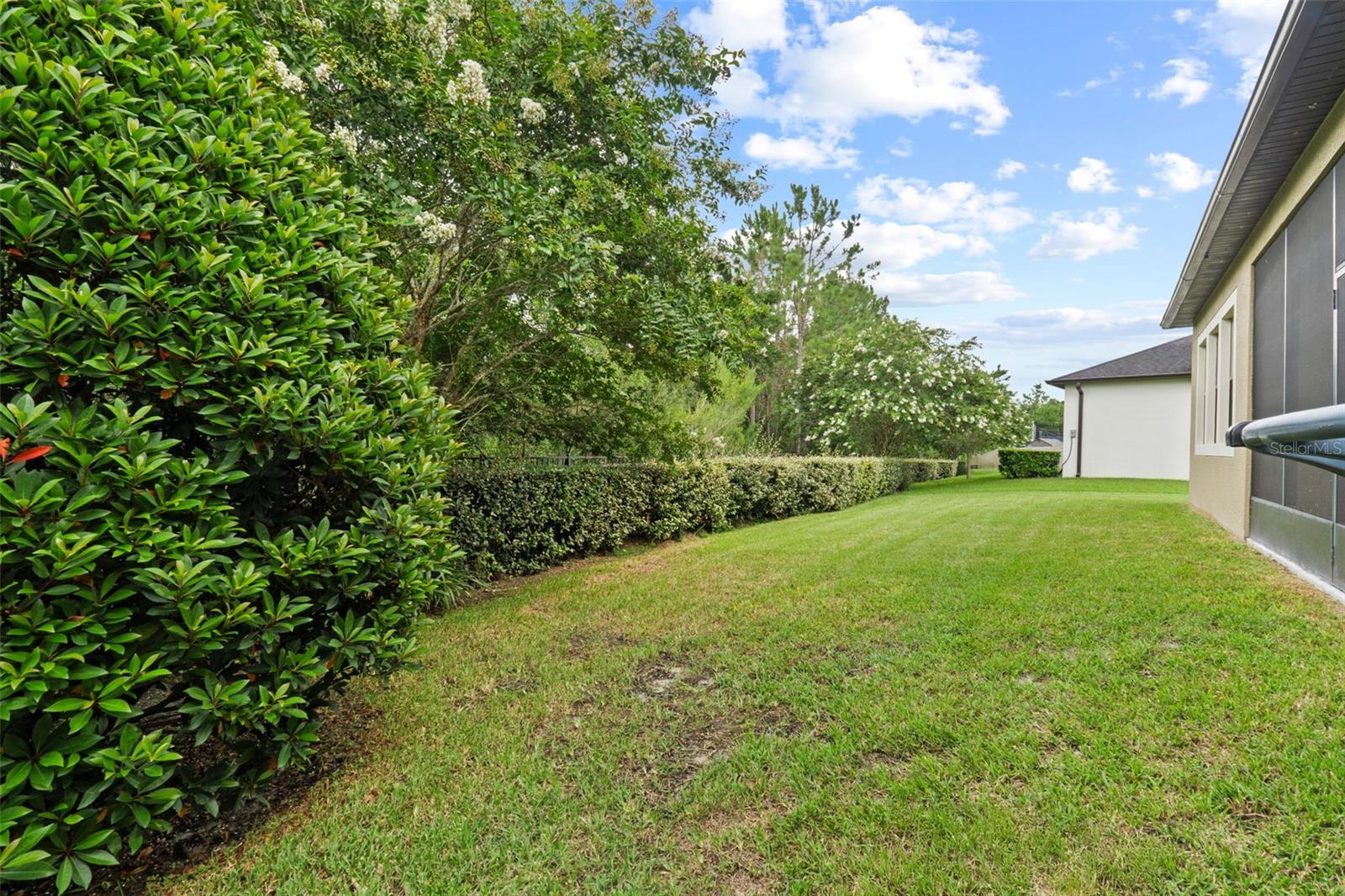 Listing photo id 32 for 2877 Hillard Drive