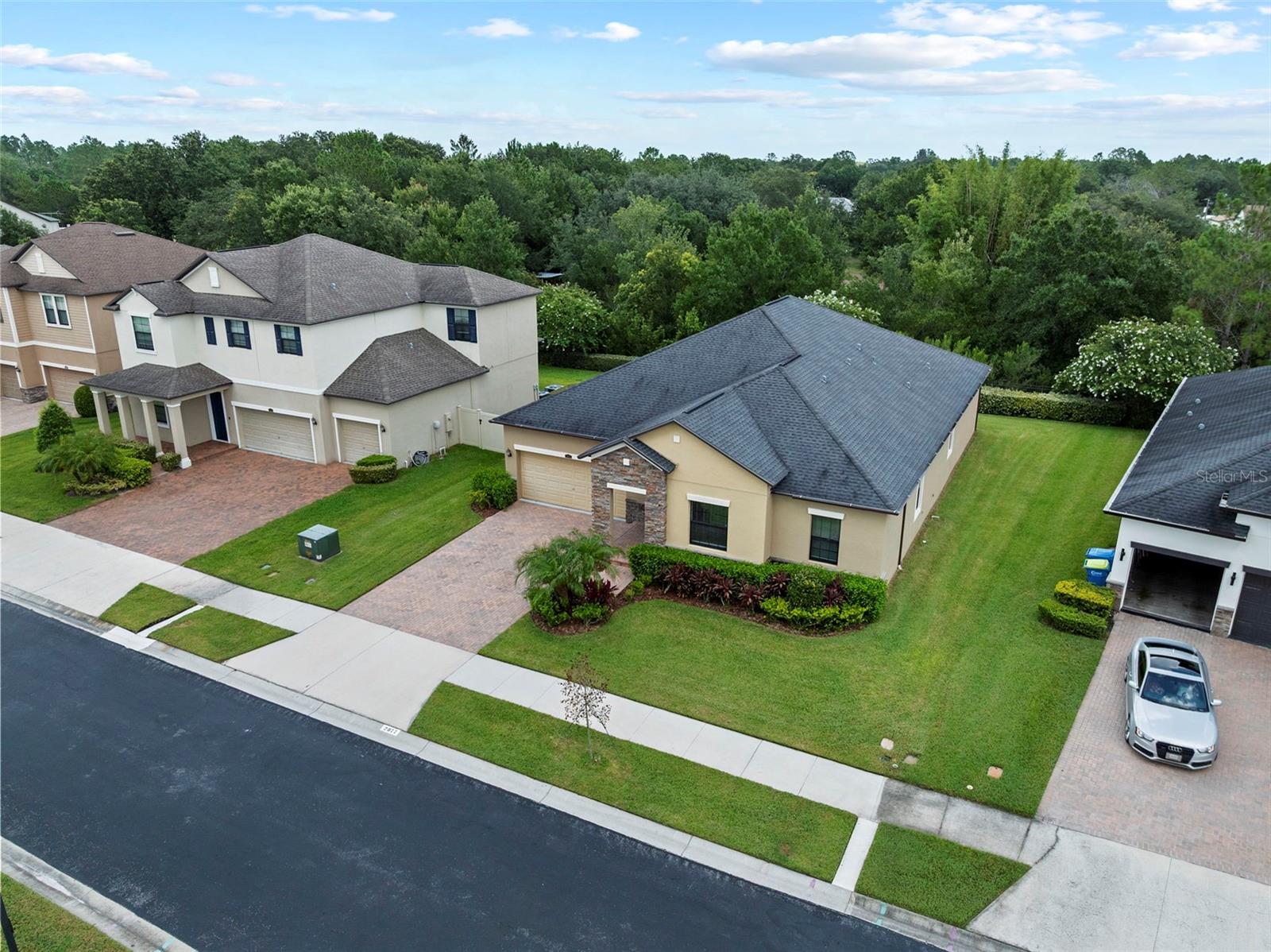 Listing photo id 36 for 2877 Hillard Drive