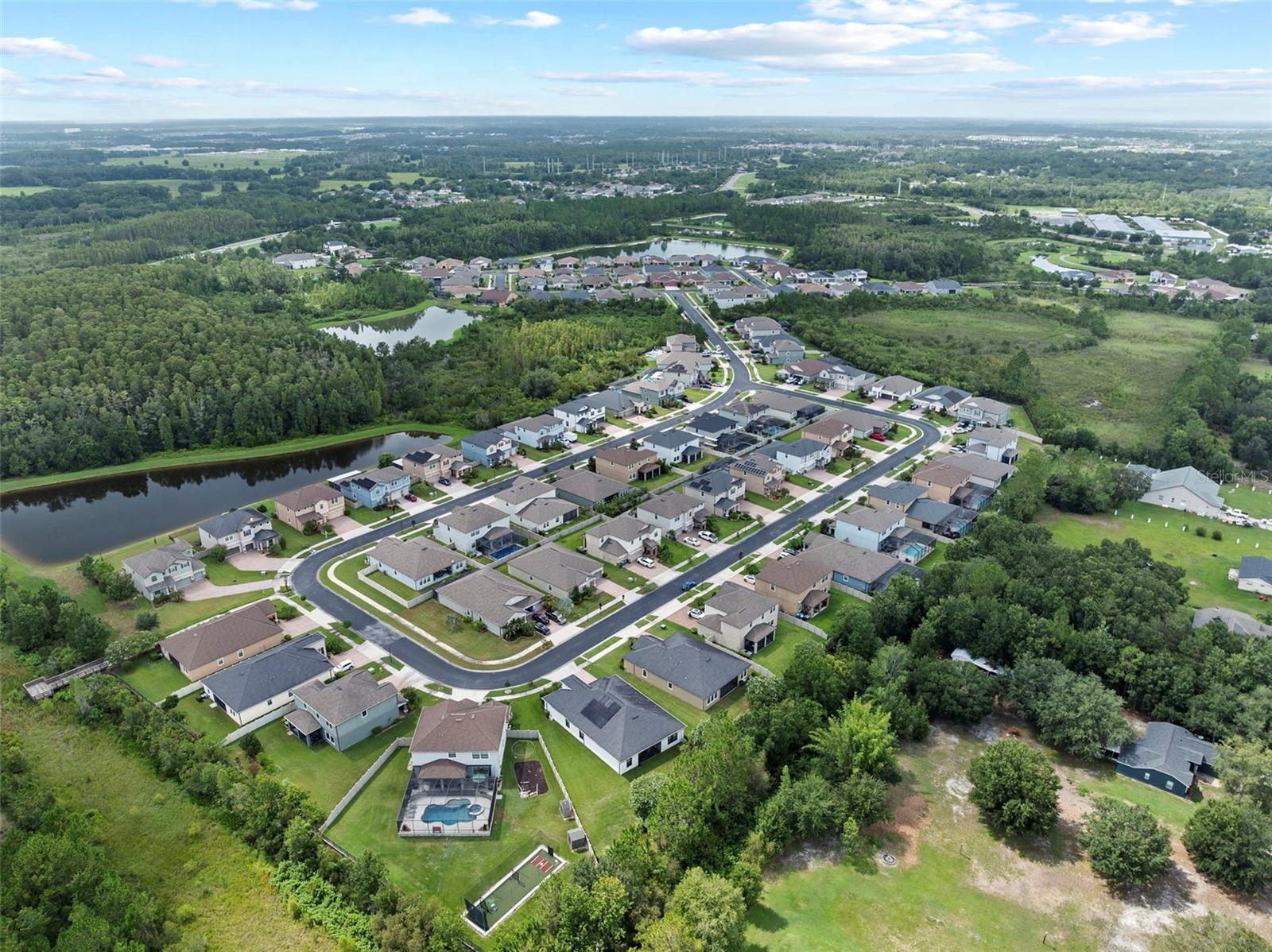 Listing photo id 37 for 2877 Hillard Drive