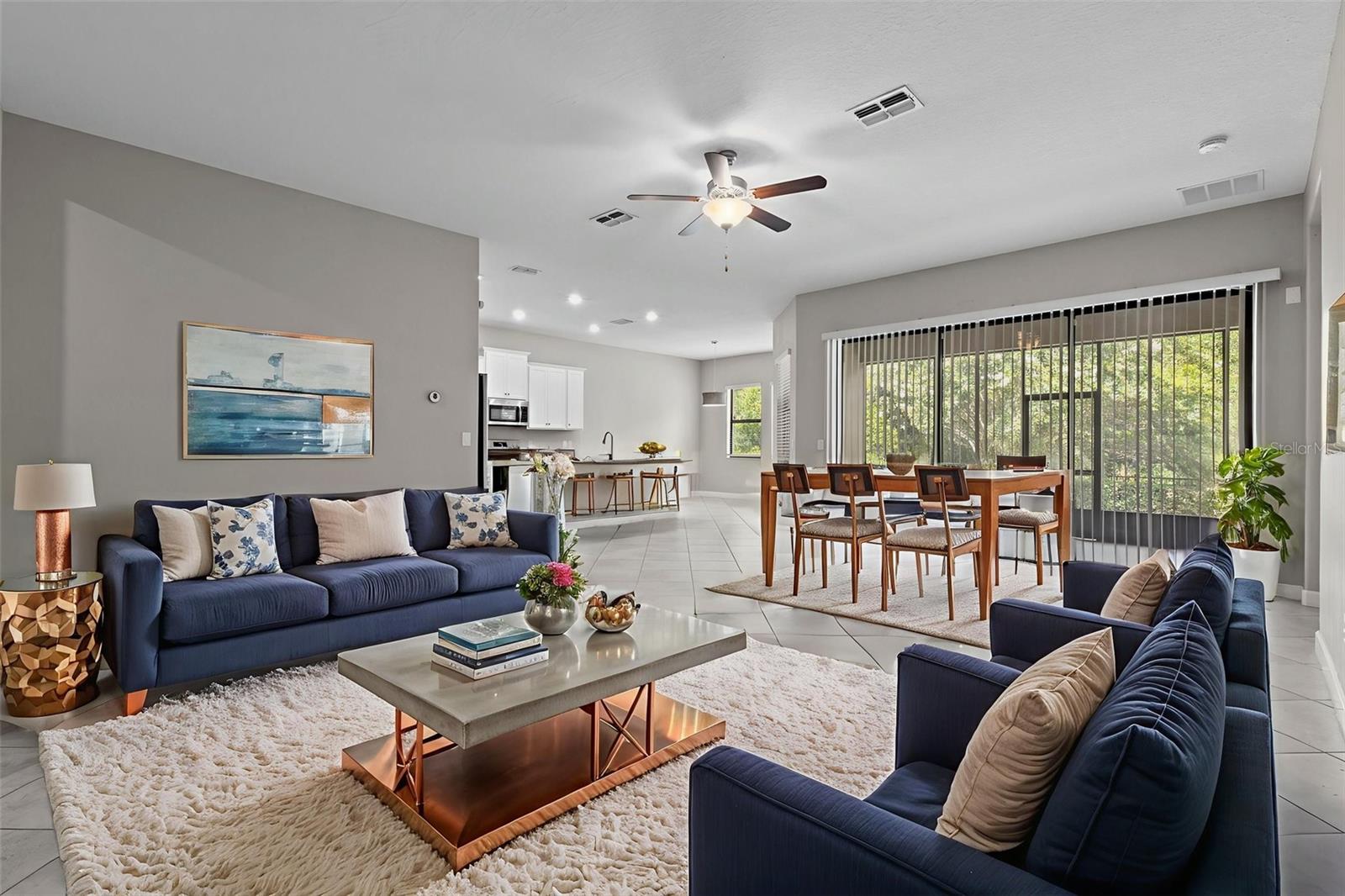Listing photo id 2 for 2877 Hillard Drive
