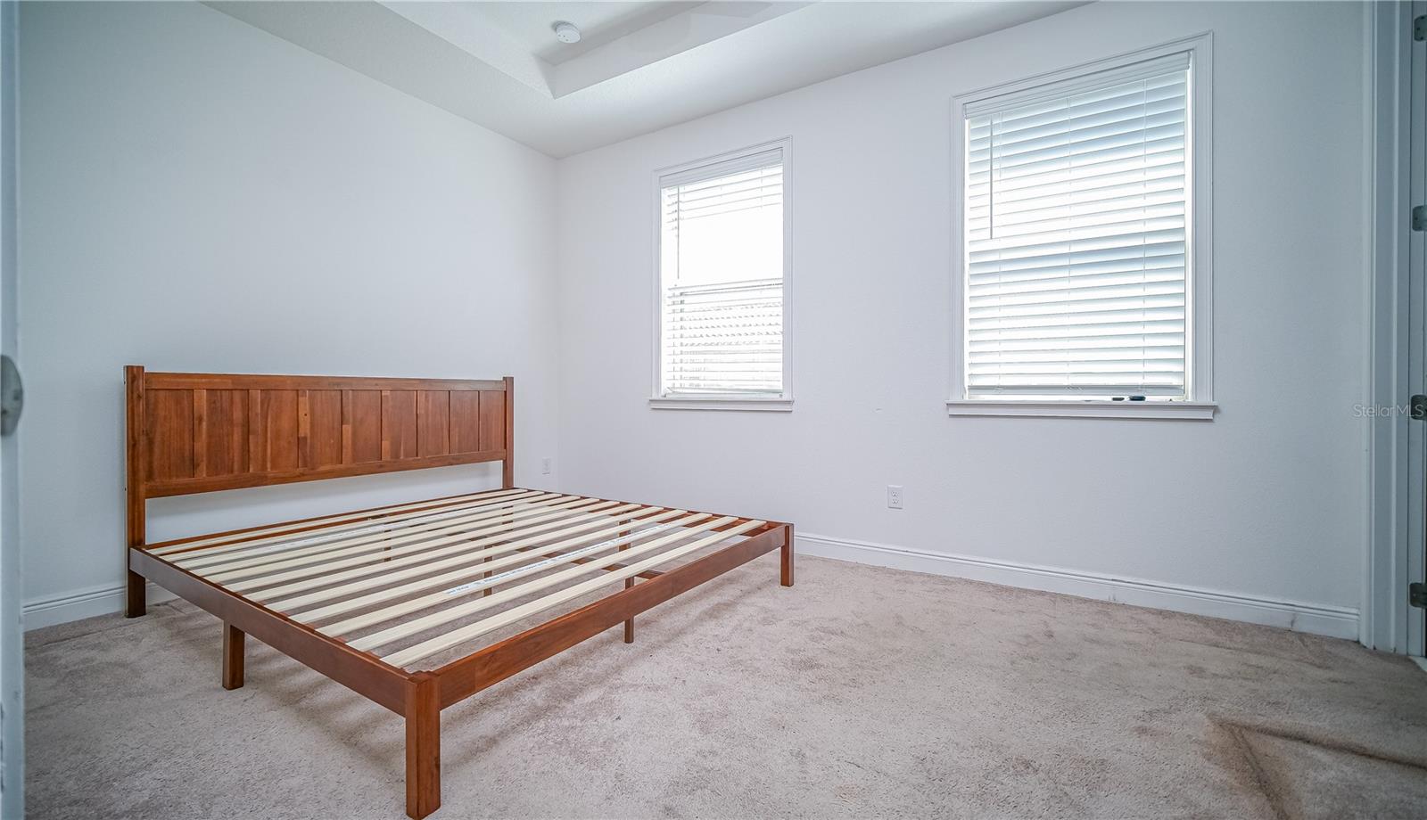 Image 17 of 66 For 13997 Helsby Street
