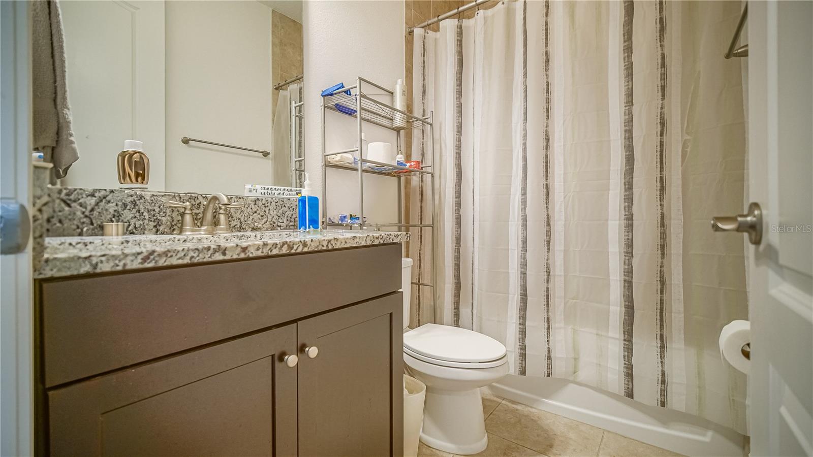 Image 21 of 66 For 13997 Helsby Street