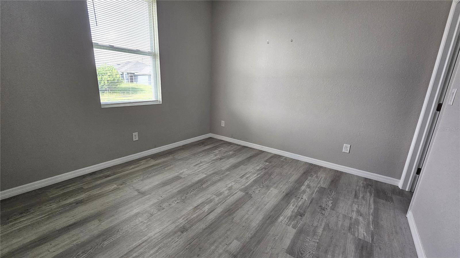 Image 19 of 27 For 10446 Kidron Avenue