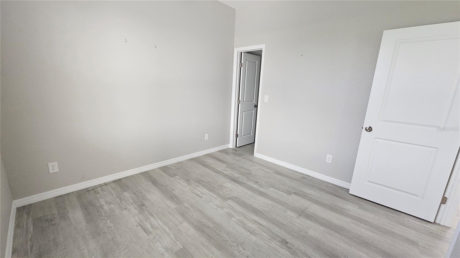Image 21 of 27 For 10446 Kidron Avenue