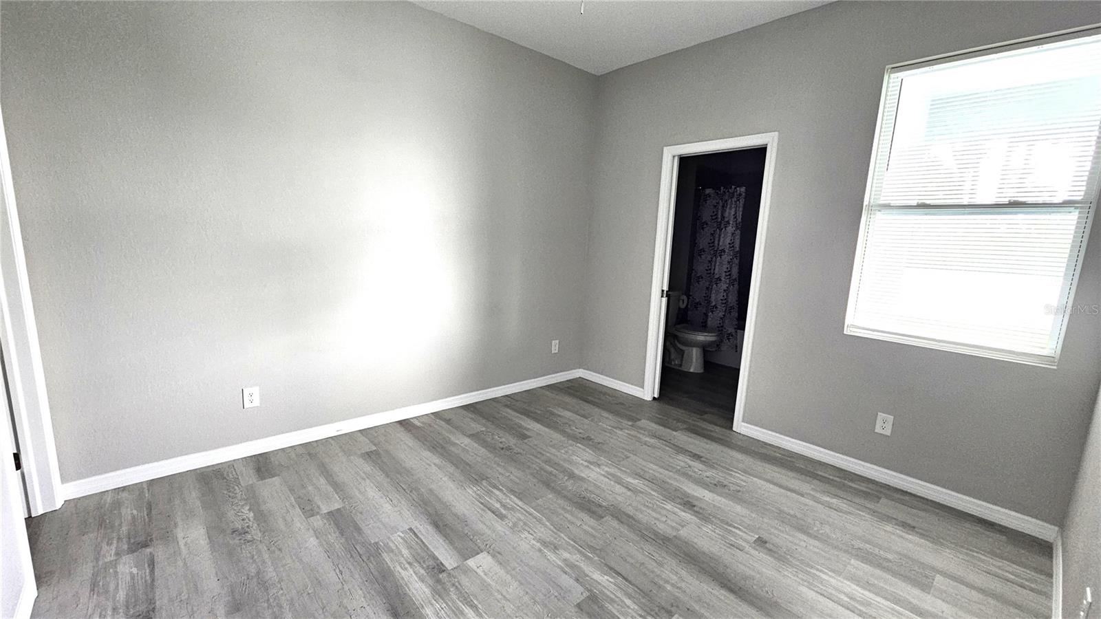 Image 22 of 27 For 10446 Kidron Avenue
