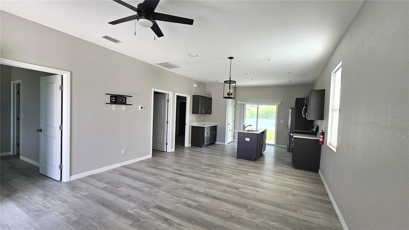 Image 4 of 27 For 10446 Kidron Avenue