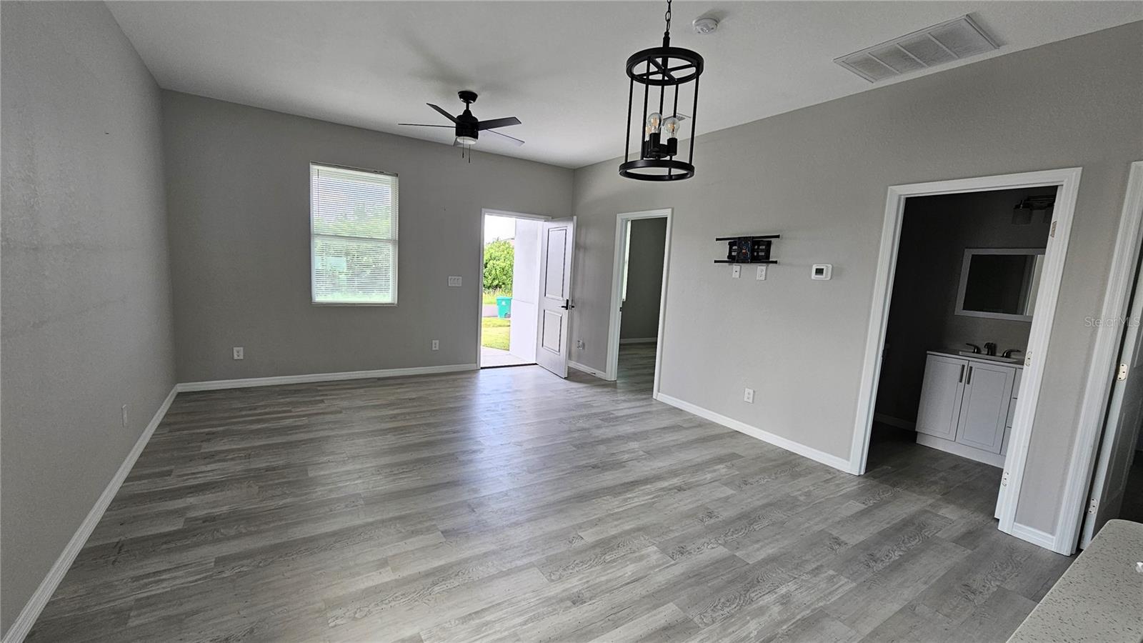Image 9 of 27 For 10446 Kidron Avenue