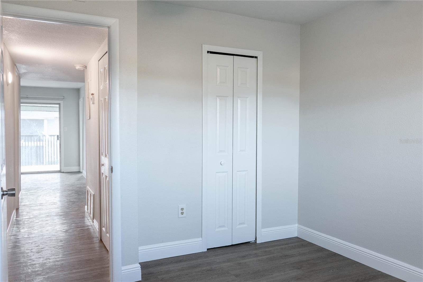 Image 11 of 26 For 814 Sky Lake Circle C