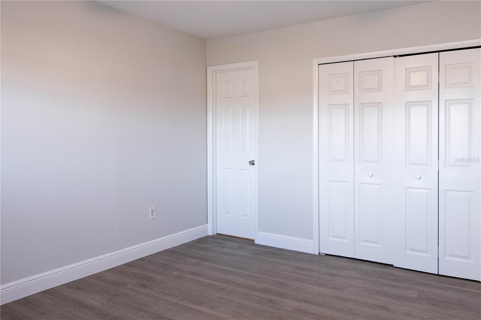 Image 19 of 26 For 814 Sky Lake Circle C