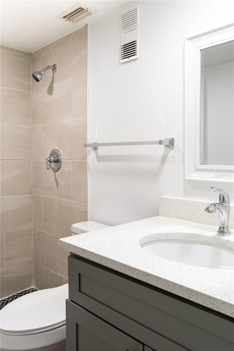 Image 21 of 26 For 814 Sky Lake Circle C