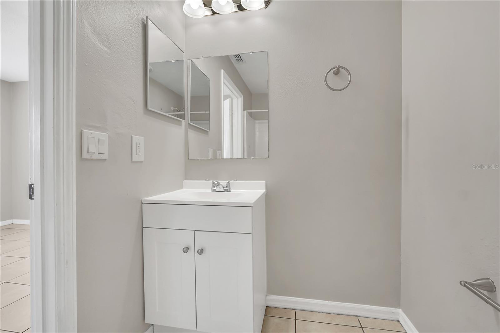 Image 15 of 25 For 1004 Embrun Court A&b