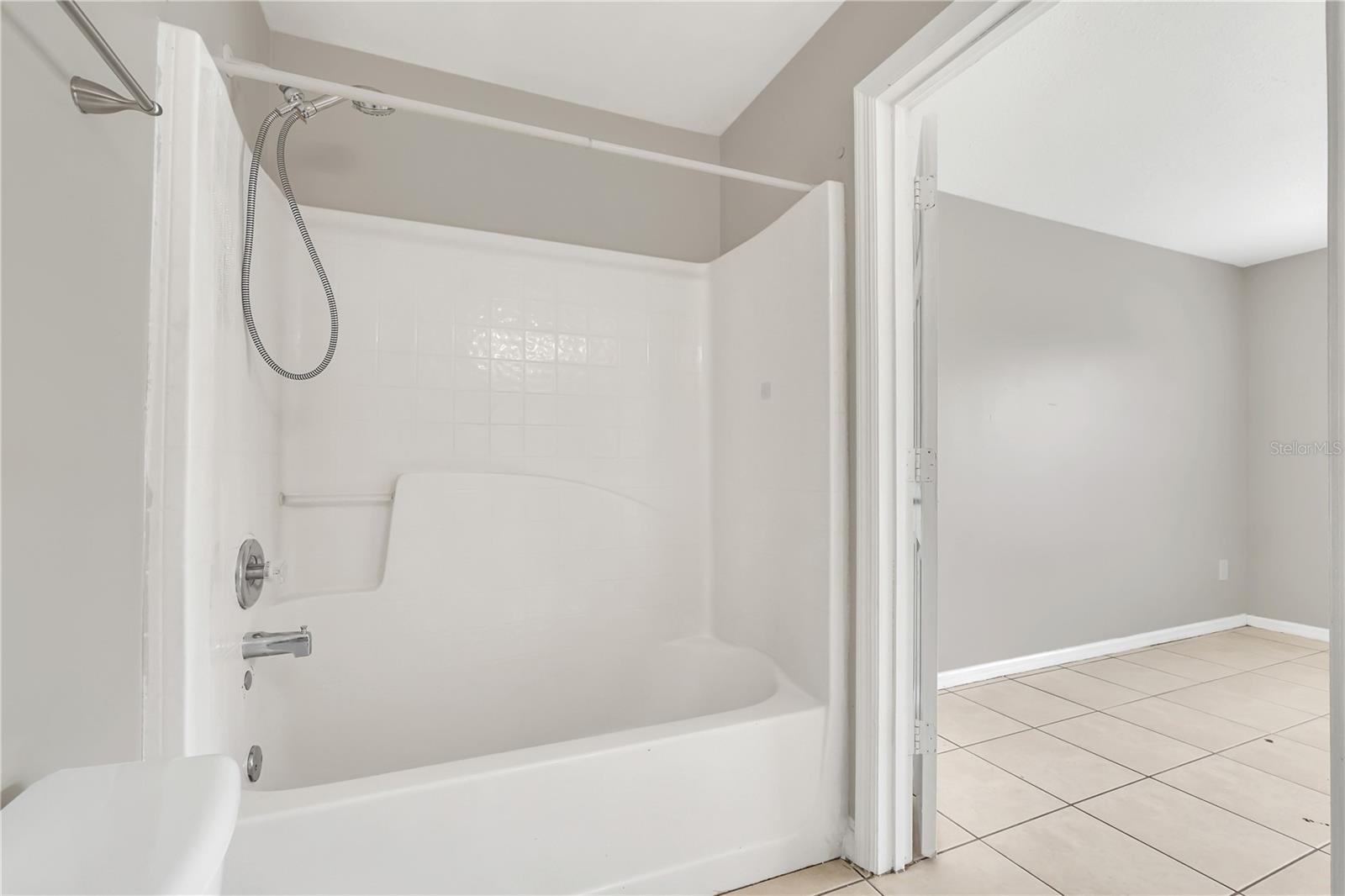 Image 16 of 25 For 1004 Embrun Court A&b