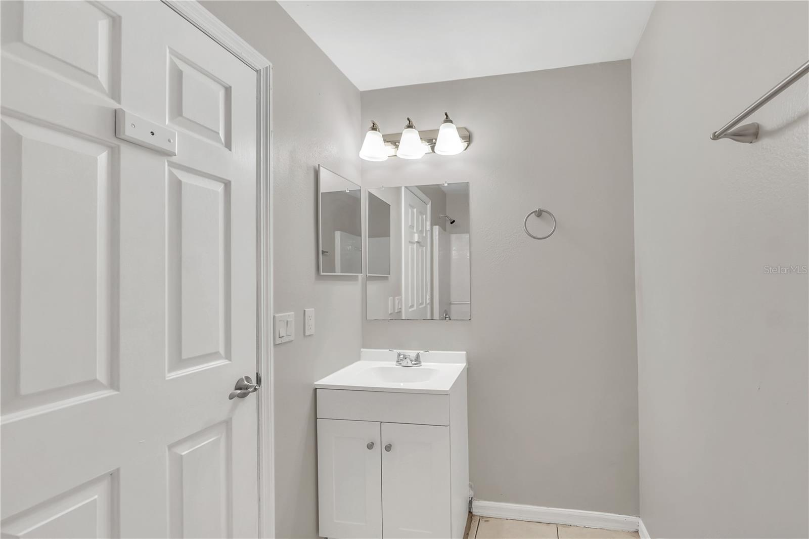Image 19 of 25 For 1004 Embrun Court A&b