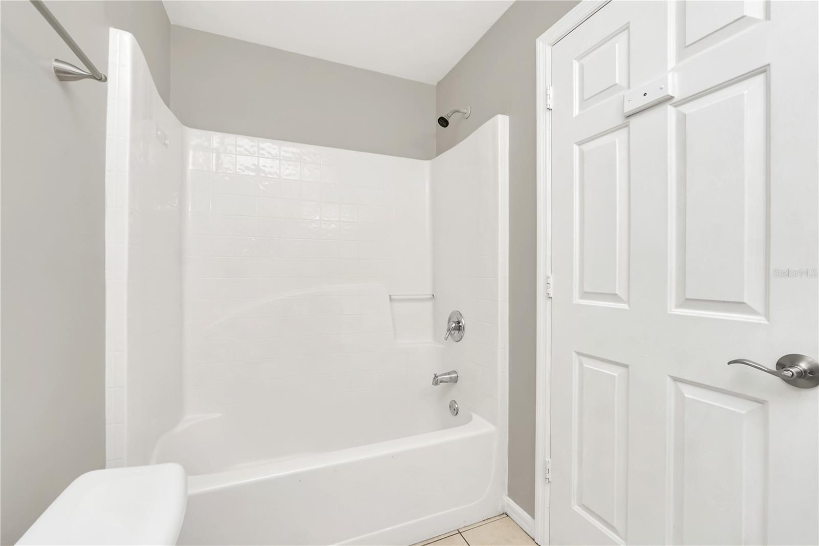 Image 20 of 25 For 1004 Embrun Court A&b