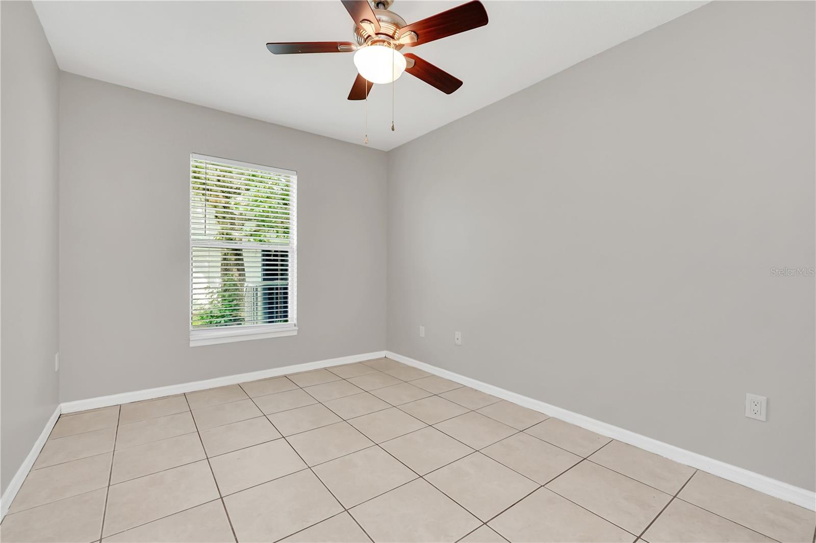 Image 21 of 25 For 1004 Embrun Court A&b