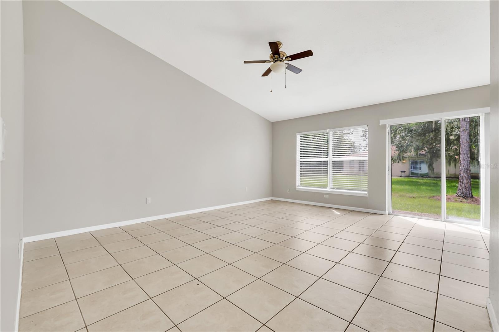 Image 4 of 25 For 1004 Embrun Court A&b