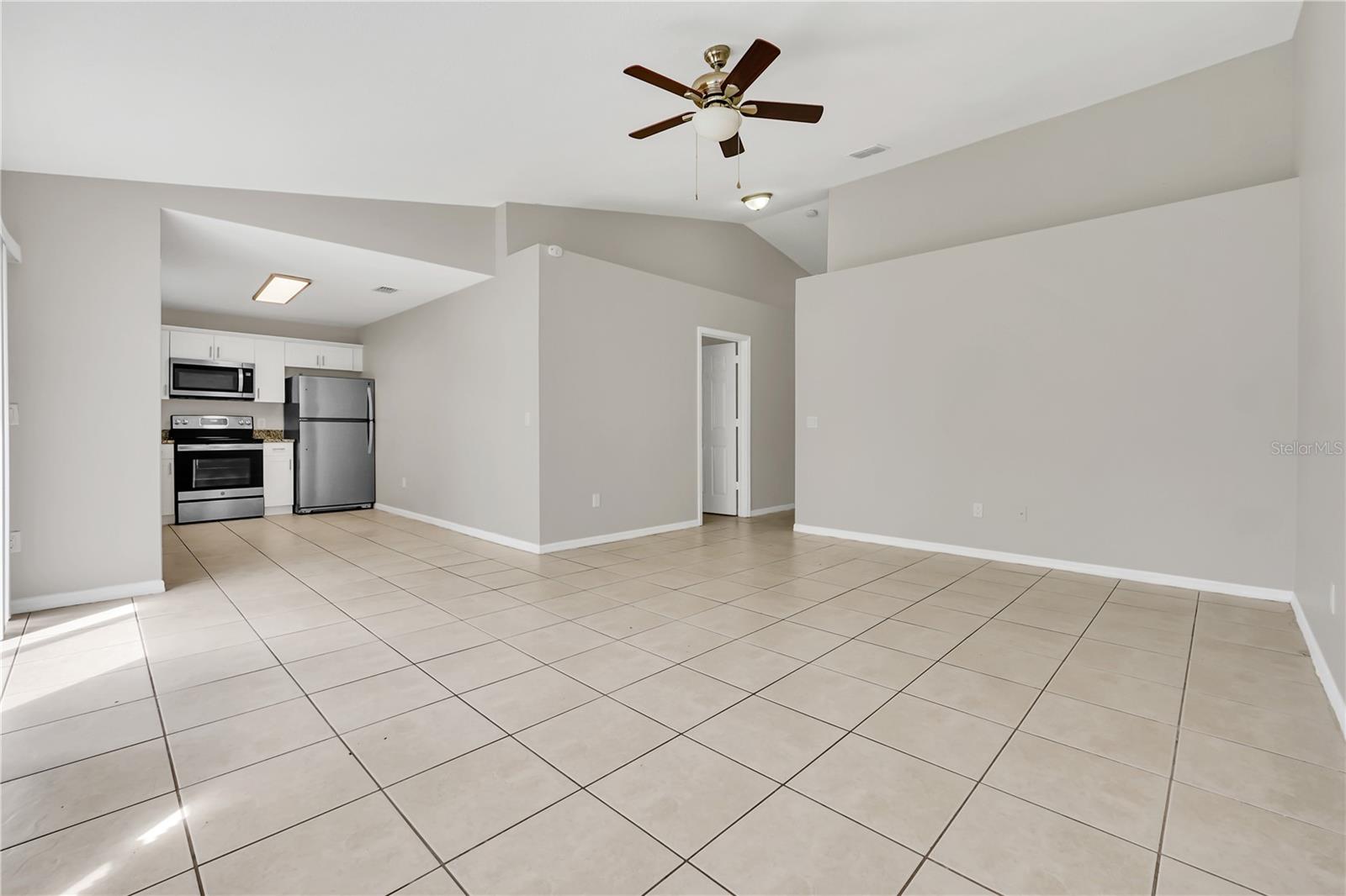 Image 8 of 25 For 1004 Embrun Court A&b