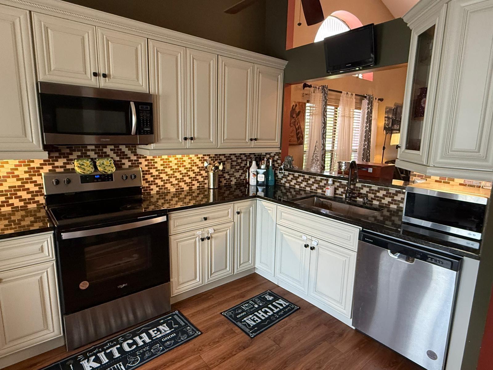 Image 13 of 42 For 109 Lakepointe Circle