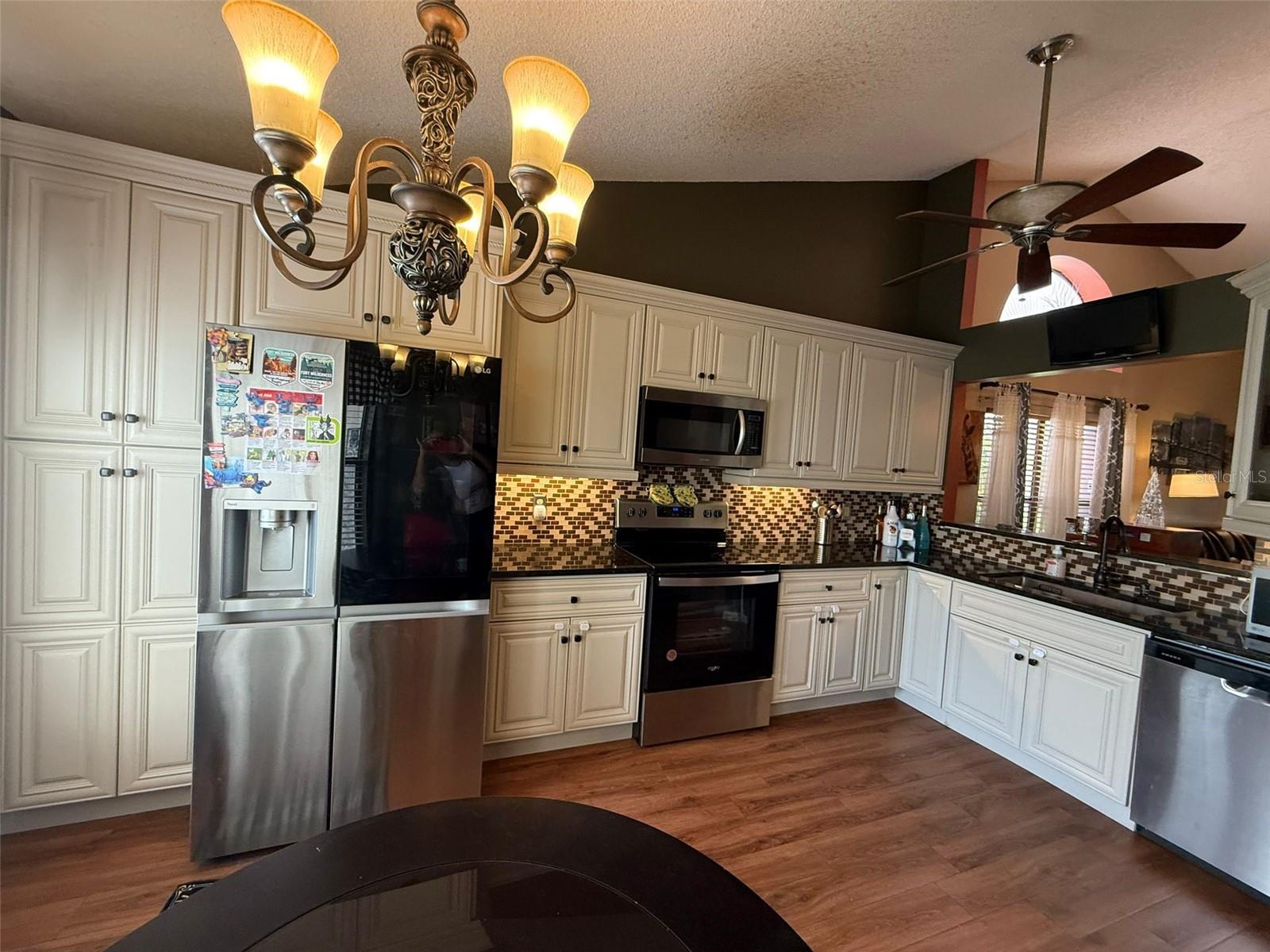 Image 14 of 42 For 109 Lakepointe Circle