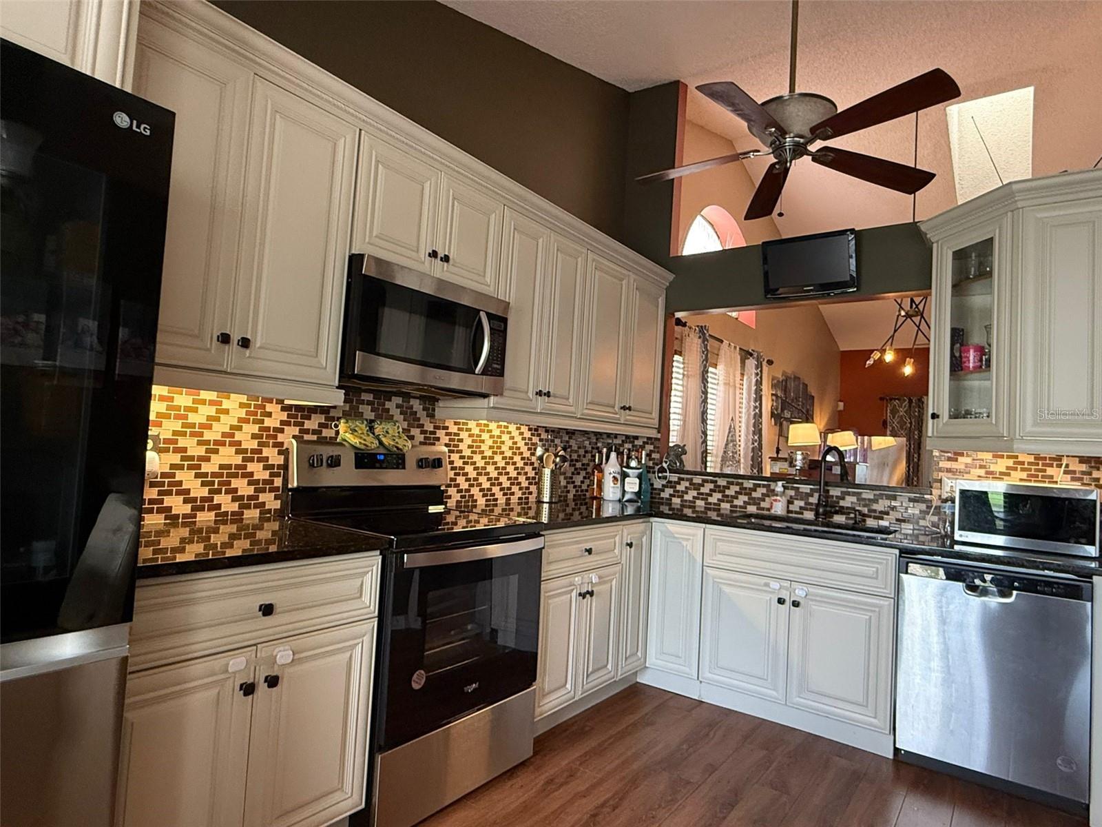Image 15 of 42 For 109 Lakepointe Circle