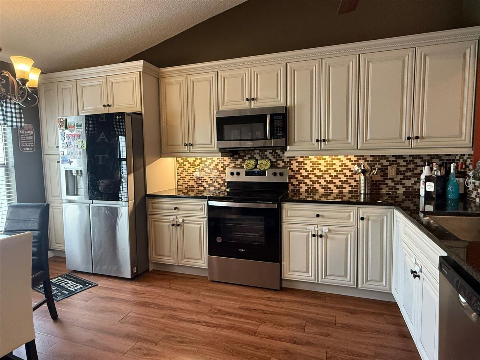 Image 16 of 42 For 109 Lakepointe Circle