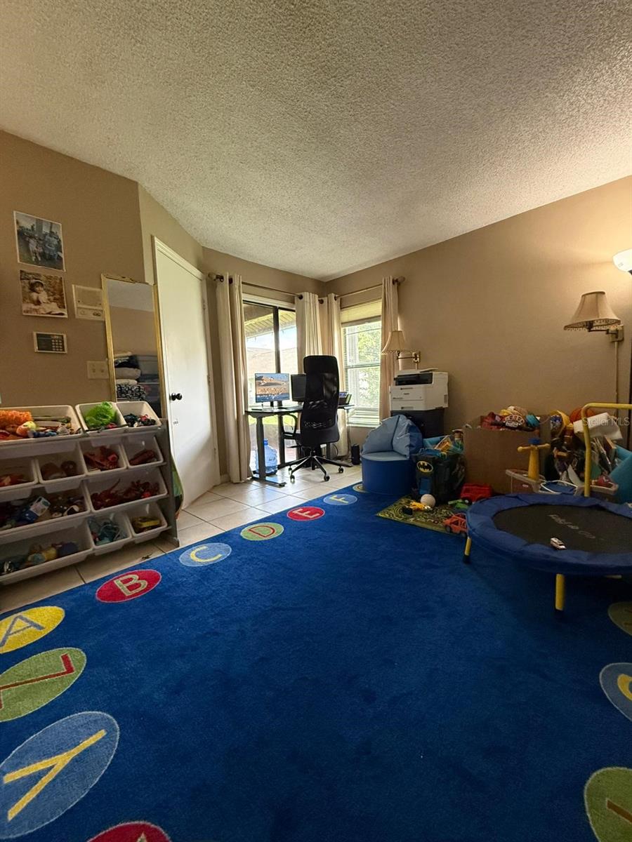 Image 20 of 42 For 109 Lakepointe Circle