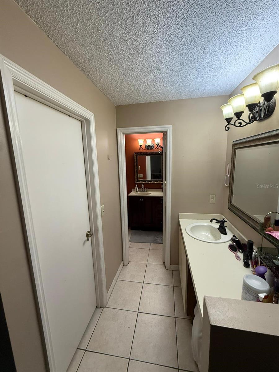 Image 21 of 42 For 109 Lakepointe Circle
