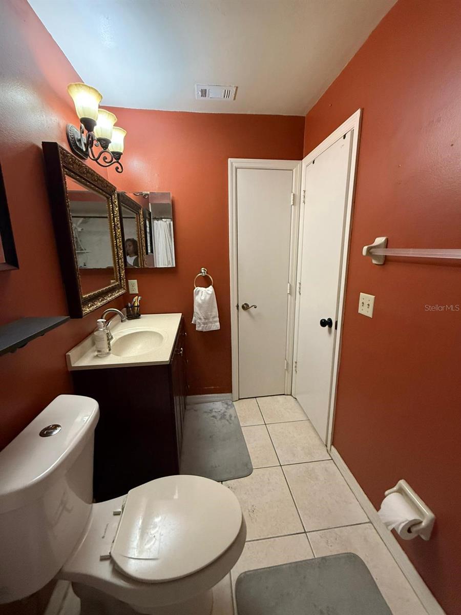 Image 22 of 42 For 109 Lakepointe Circle