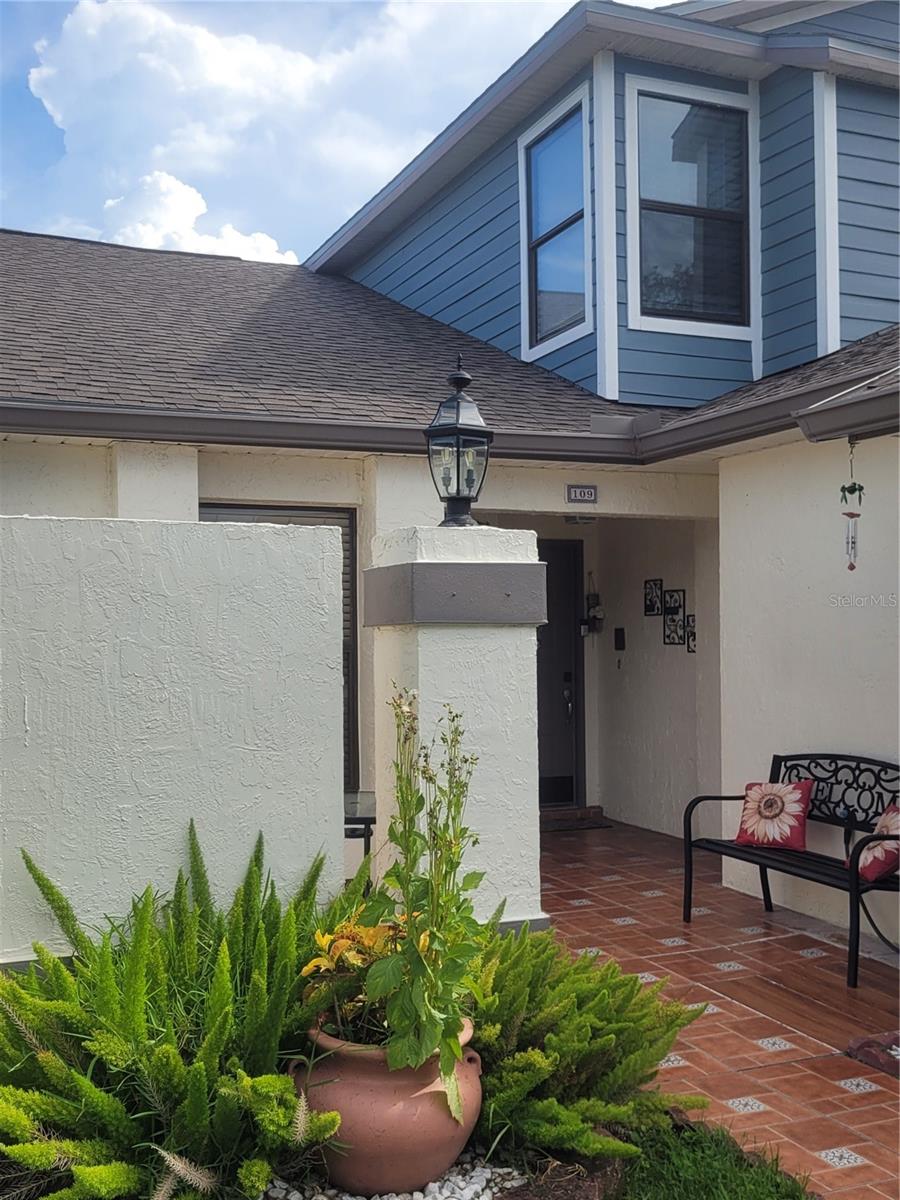Image 3 of 42 For 109 Lakepointe Circle