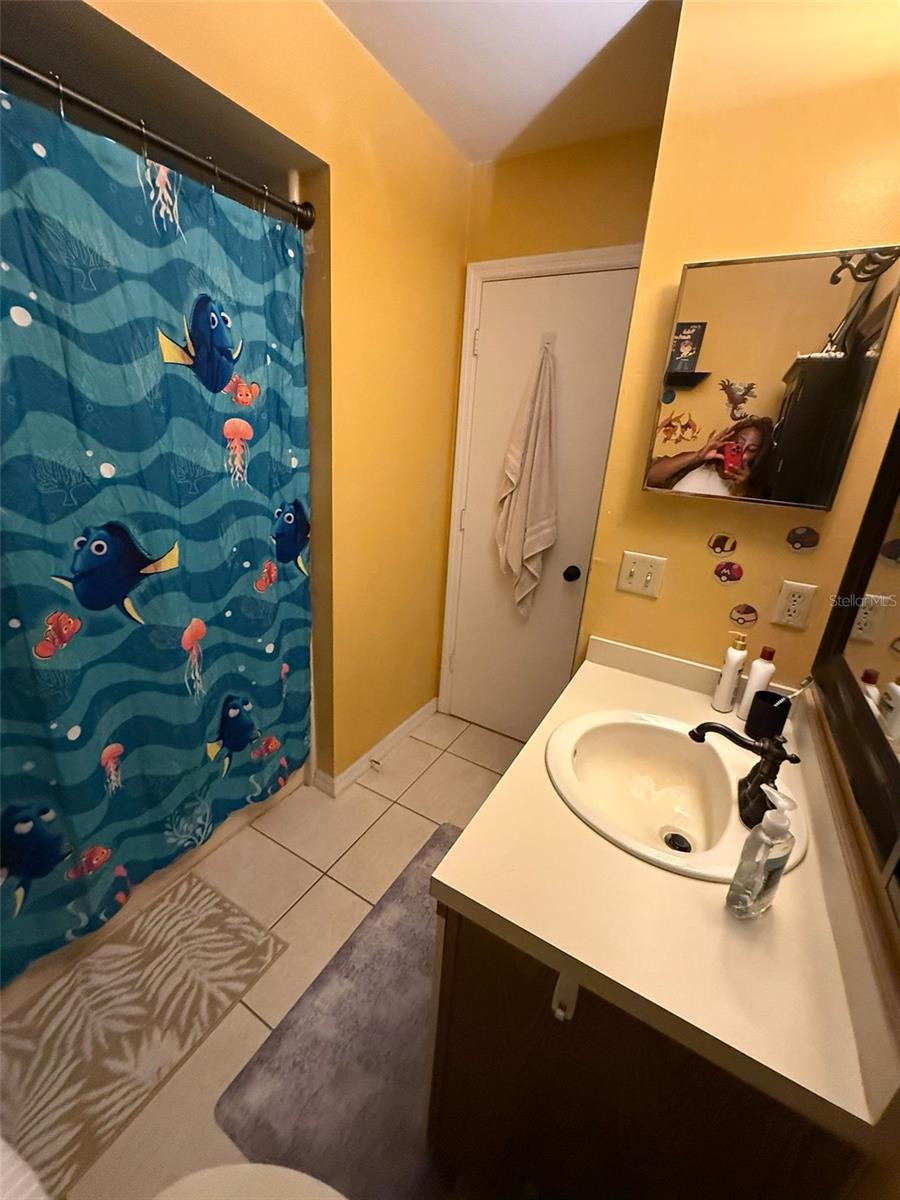 Image 34 of 42 For 109 Lakepointe Circle