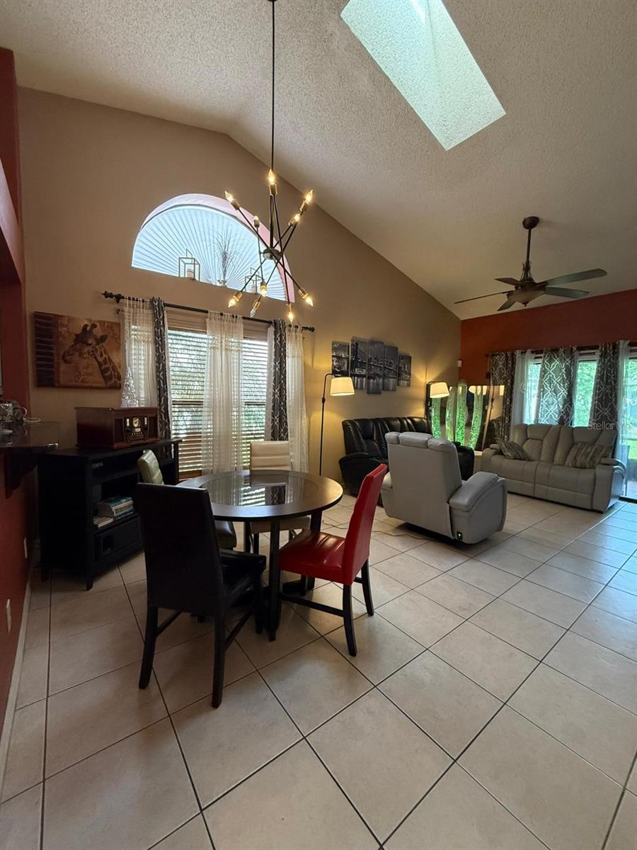 Image 7 of 42 For 109 Lakepointe Circle
