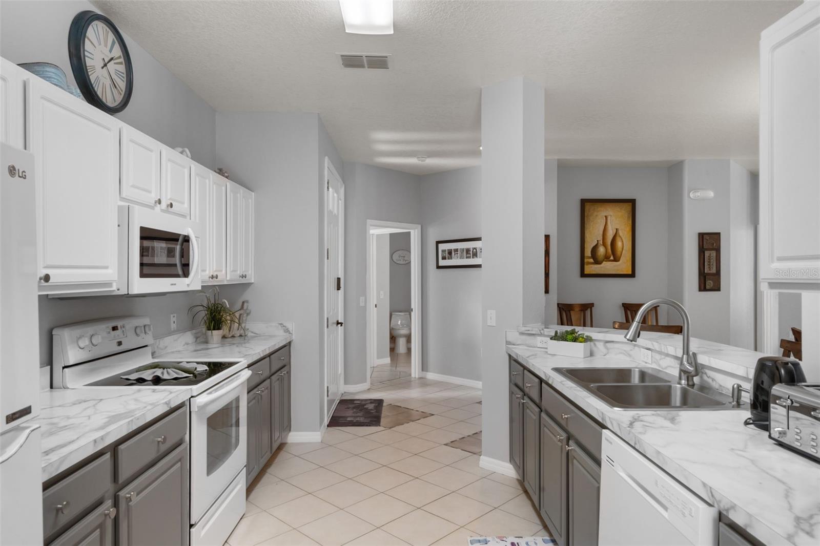 Image 18 of 68 For 156 Magic Landings Boulevard