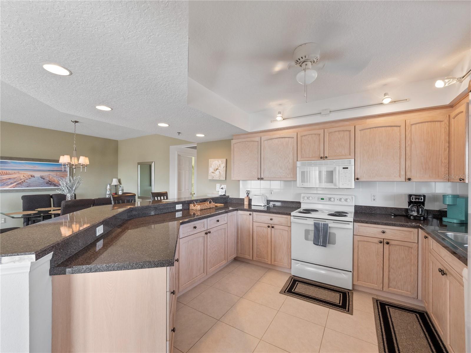 Image 11 of 47 For 5300 Atlantic Avenue 4-407