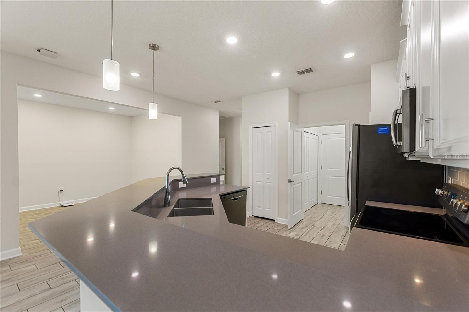 Image 10 of 50 For 1077 Quaker Ridge Ln