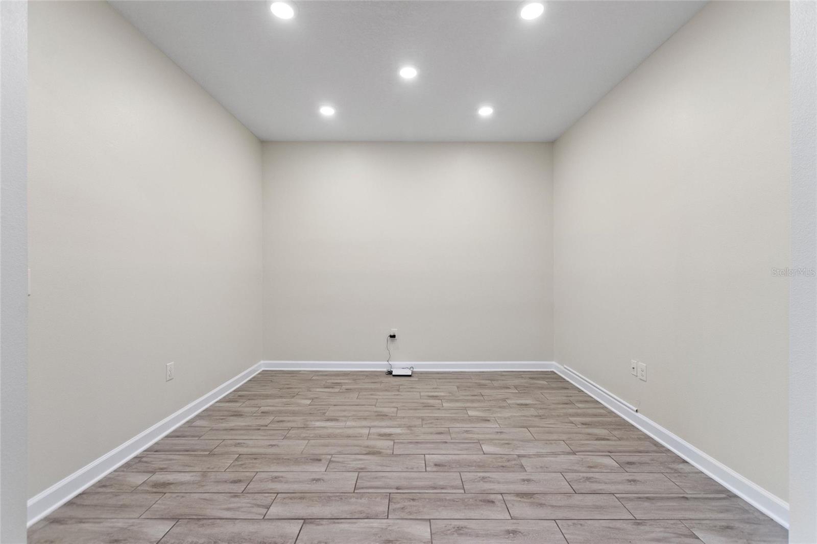 Image 14 of 50 For 1077 Quaker Ridge Ln