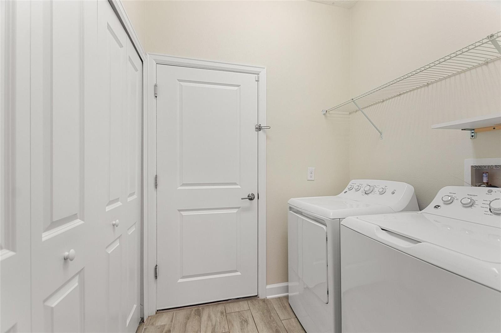 Image 16 of 50 For 1077 Quaker Ridge Ln