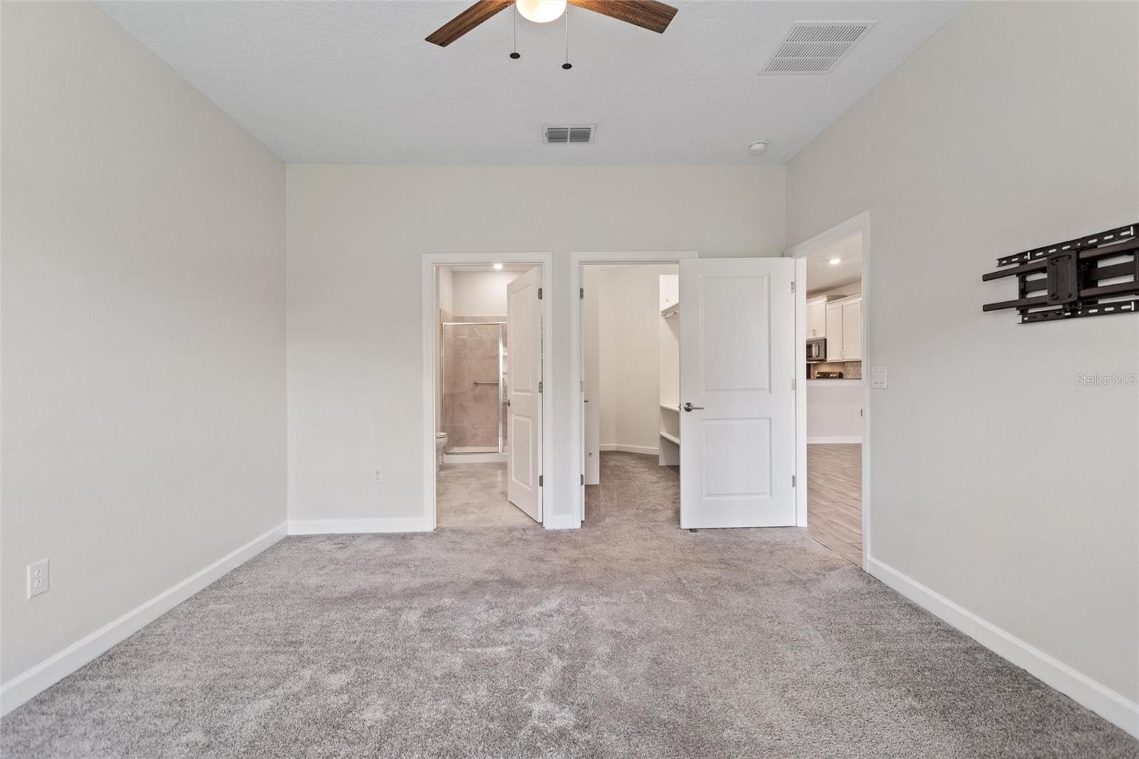 Image 19 of 50 For 1077 Quaker Ridge Ln