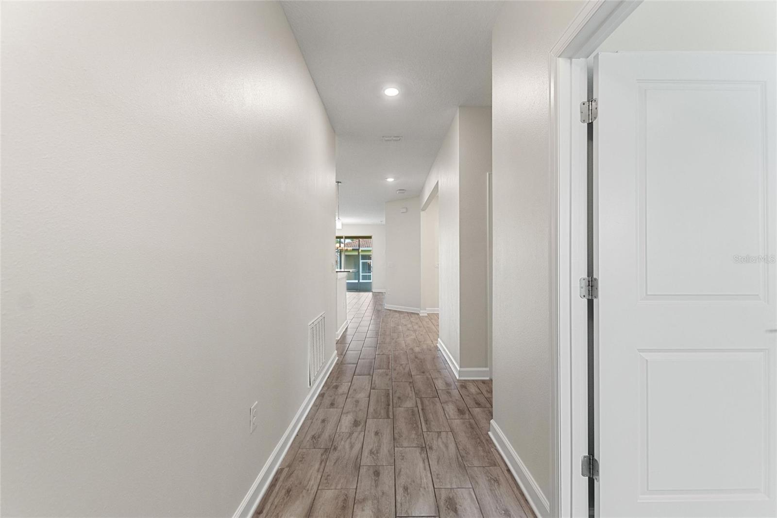 Image 3 of 50 For 1077 Quaker Ridge Ln