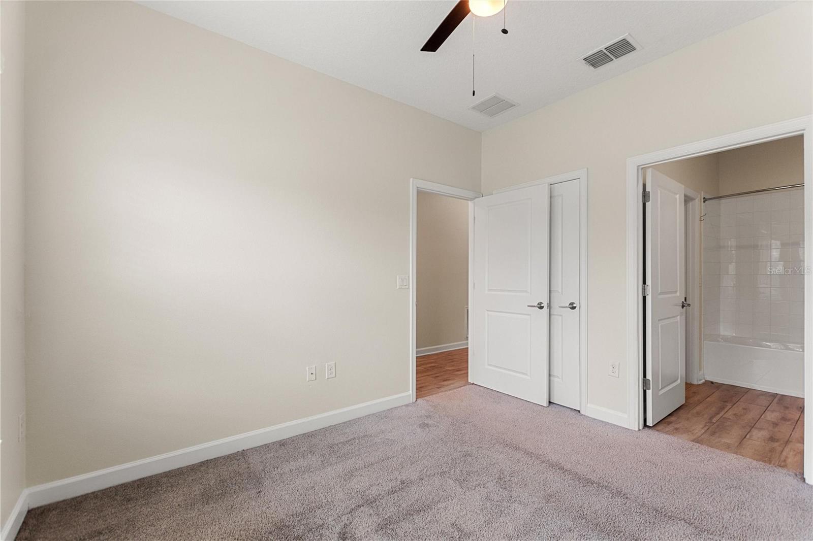 Image 5 of 50 For 1077 Quaker Ridge Ln