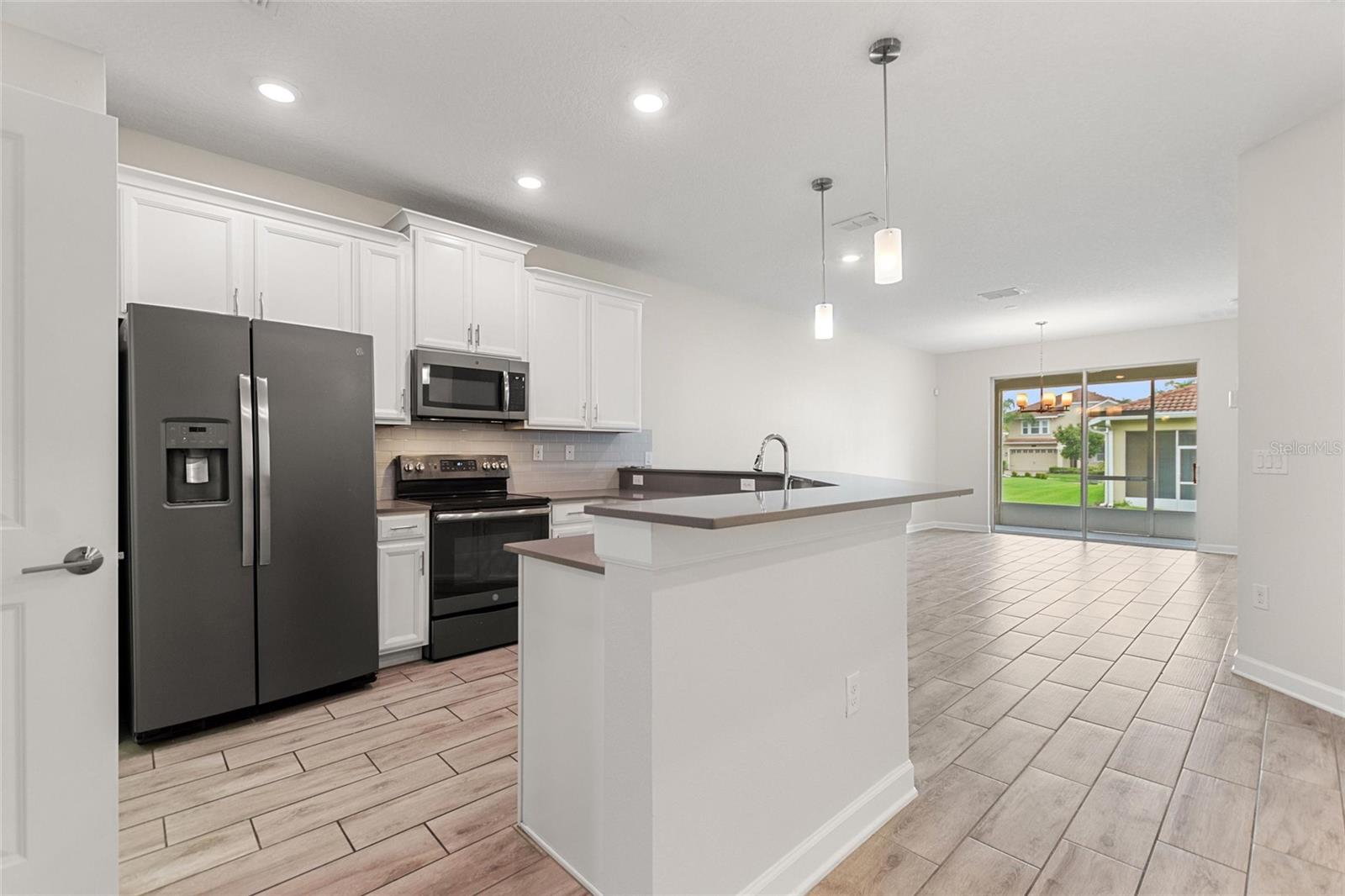 Image 7 of 50 For 1077 Quaker Ridge Ln