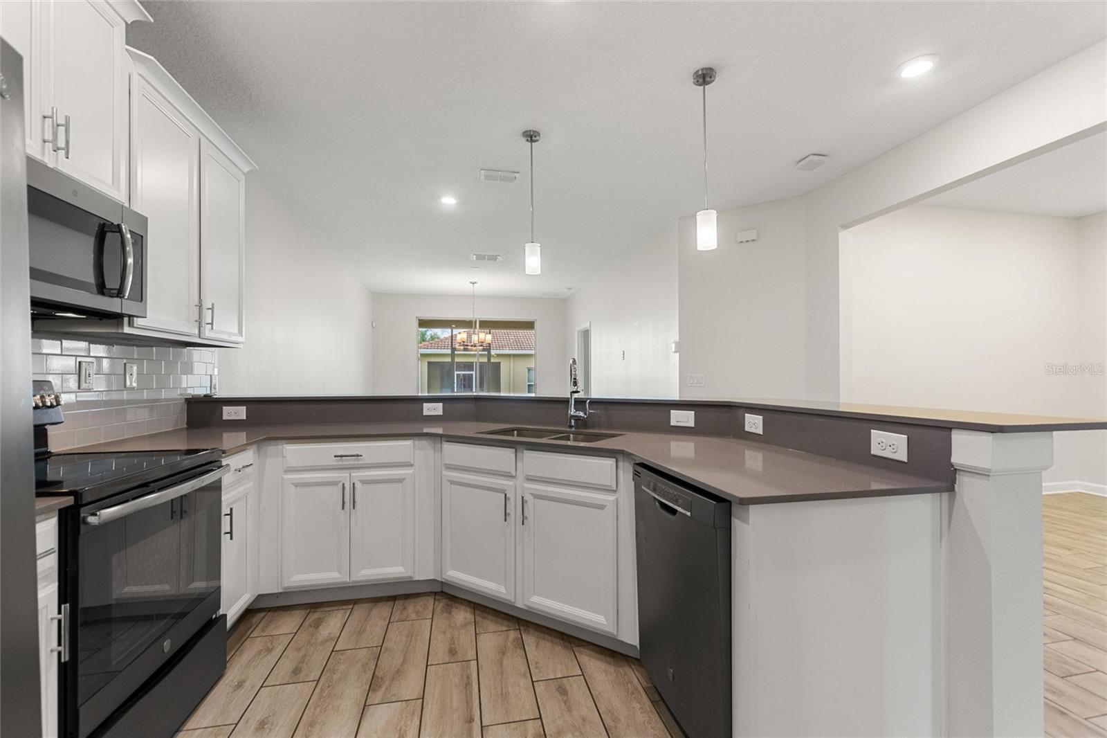 Image 9 of 50 For 1077 Quaker Ridge Ln