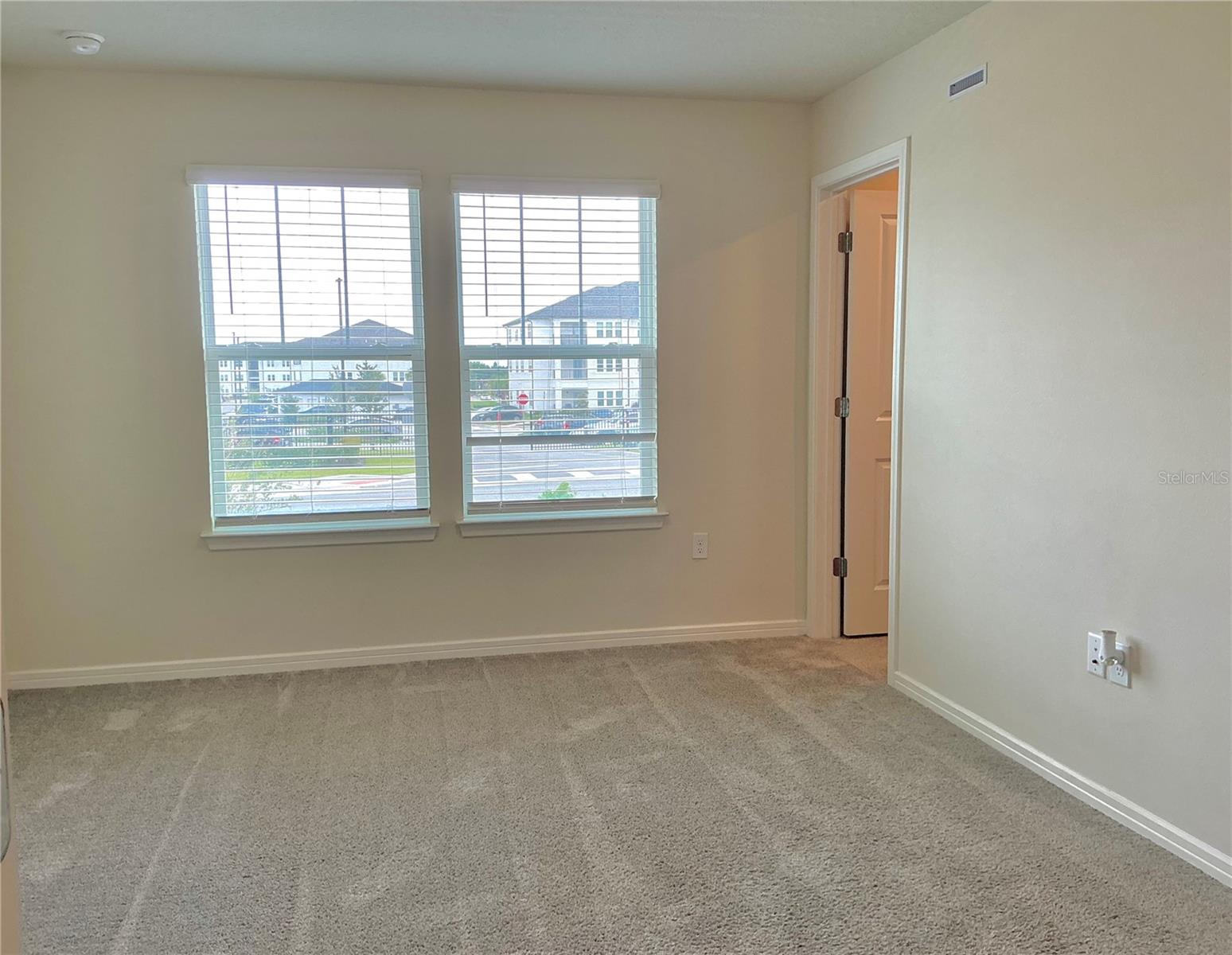 Image 17 of 19 For 2851 Stunning Avenue
